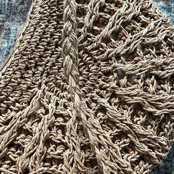 Lovely little woven purse. - Picture 3 of 4